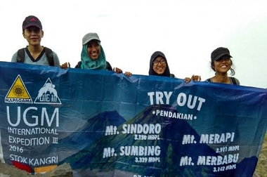 Mahasiswi UGM Kibarkan Merah Putih di Puncak Himalaya