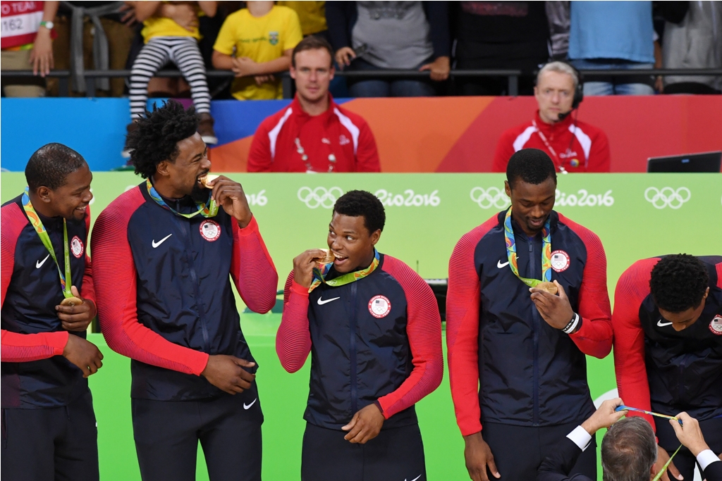 Tim basket putra AS menyubang medali emas terakhir bagi negaranya di ajang Olimpiade Rio de Janeiro 2016 (Garrett Ellwood / NBAE / Getty Images / AFP)