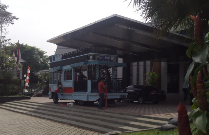 Selain Mengangkut Owi/Butet, Siapa Saja yang Ada di Bandros?