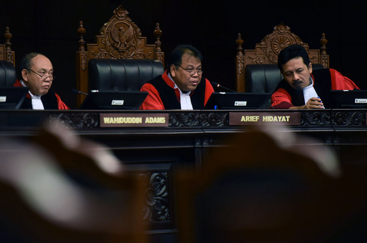 MK Tolak Uji Materi UU Pengadilan HAM