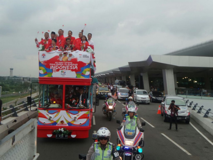Tontowi/Liliyana dan Rombongan Bergerak dari Bandara Soetta Menuju Kemenpora