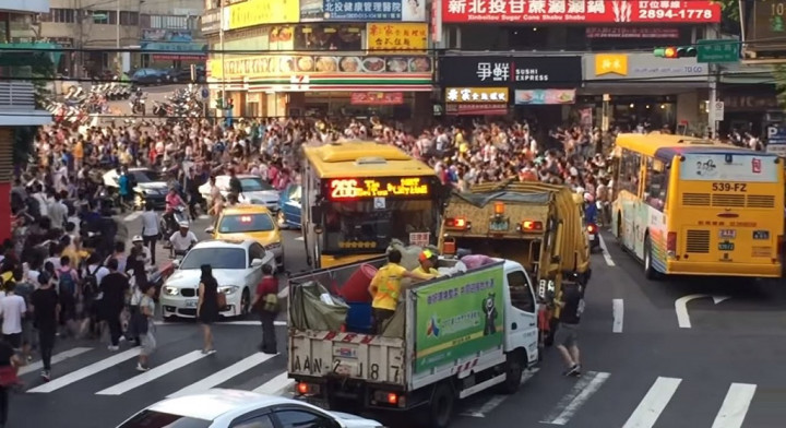 Gara-Gara Snorlax, Massa Padati Jalan