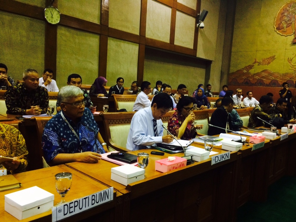 Menkeu Sri Mulyani menggantikan Menteri BUMN Rini Soemarno dalam raker dengan Komisi VI DPR. (FOTO: MTVN/Suci Sedya Utami)