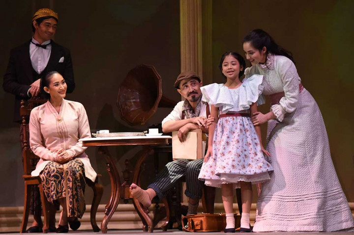 Artis Papan Atas Tampil dalam Teater Bunga Penutup Abad