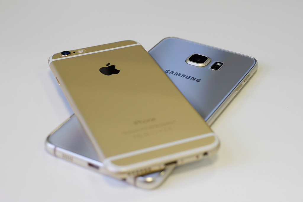 Nantinya, dirumorkan akan ada iPhone dengan layar melengkung.