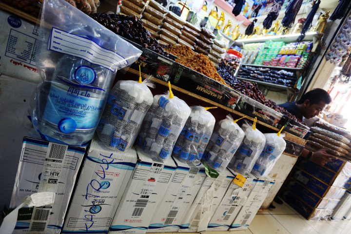 Membedakan Zamzam Asli dan Palsu