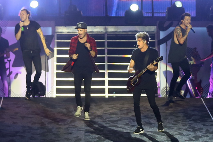 Louis Walsh Yakin Karier One Direction Sudah Habis