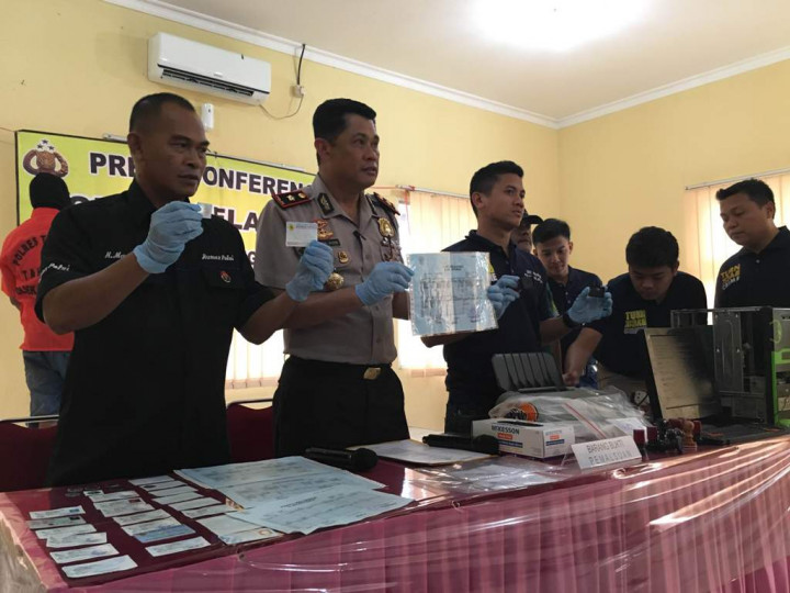 Polisi Buru Oknum PNS Penyuplai Blangko KK & KTP Palsu