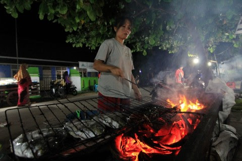 Enjoying Seafood in Karimunjawa