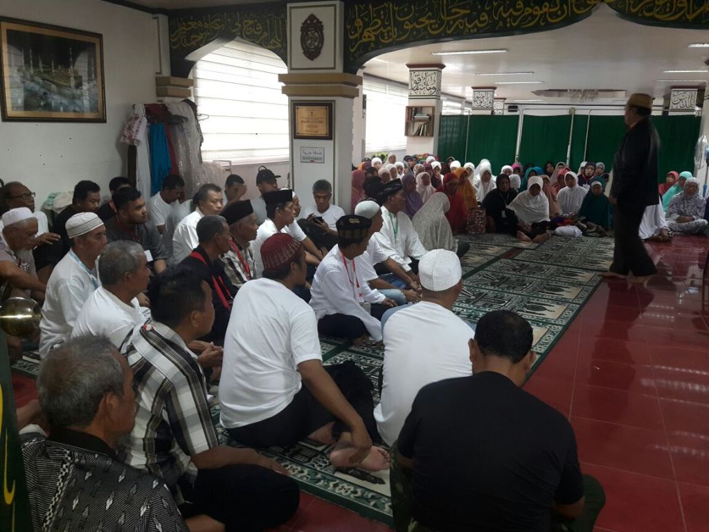 177 calon haji WNI di Masjid KBRI Manila (Foto: Dok. Kemenlu)