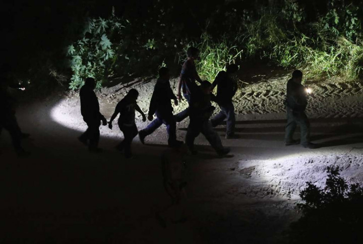 Patroli Perbatasan AS Peringatkan Imigran Tidak Masuk Secara Ilegal