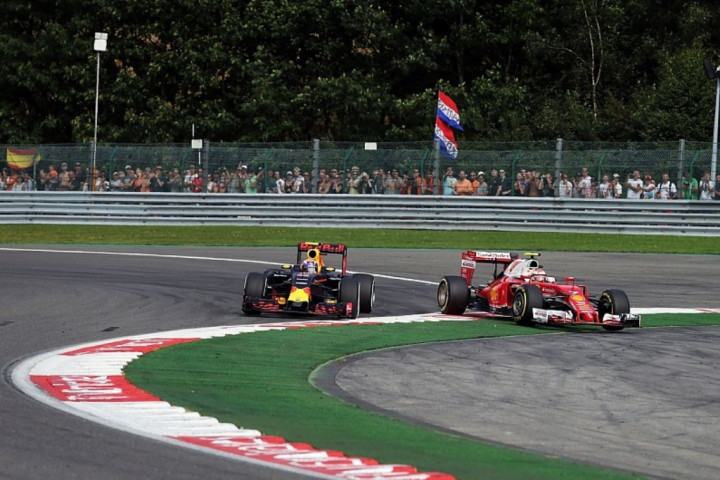 Raikkonen Kecam Gaya Membalap Verstappen