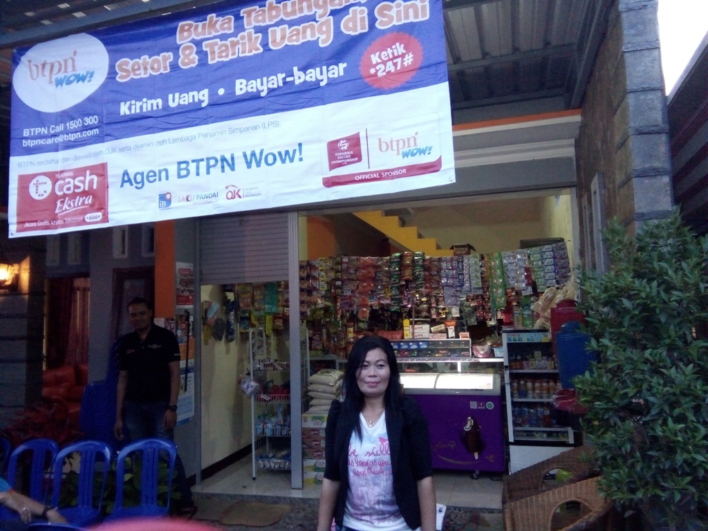 Sri Wulandari, salah satu agen laku pandai dari program laku pandai milik BPTN. (FOTO: MTVN/Arif Wicaksono)