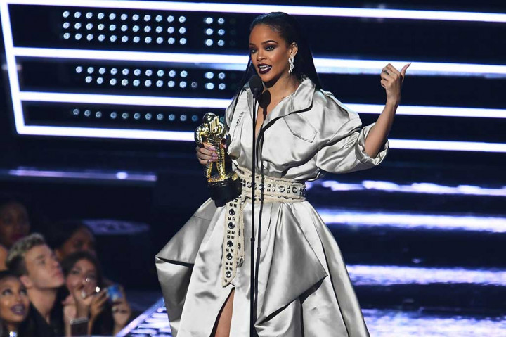 Rihanna Peroleh MJ Video Vanguard Award