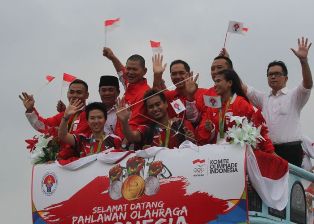 Tiba di Manado, Liliyana Natsir Langsung Diarak Keliling Kota