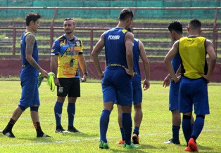 Pelatih Persiba Tak Merasa Dibohongi Okto Maniani