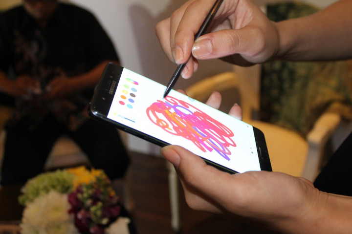 Baterai Galaxy Note 7 Meledak, Samsung Tunda Peluncuran untuk Tes Kualitas