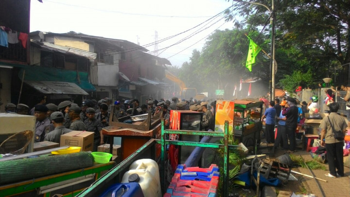 Rumah Digusur, Anak Rawajati tak Sekolah