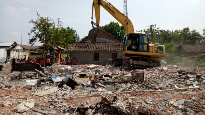 Berkah Pedagang di Lokasi Eksekusi Tol Mojokerto