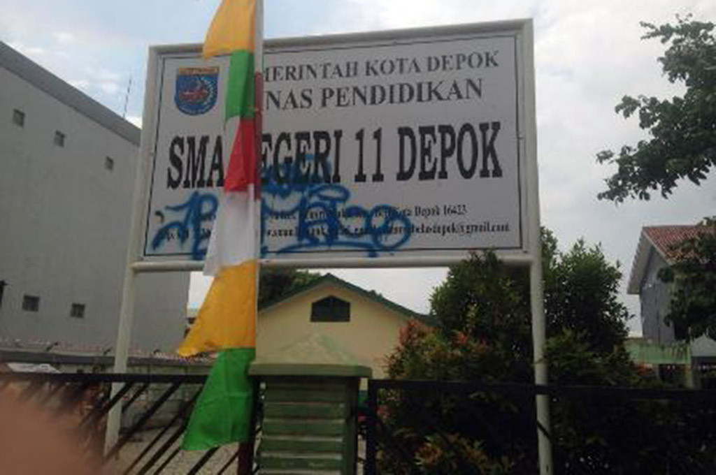 Ratusan siswa terlantar di SMAN 11 Depok. Mereka diduga sebagai siswa titipan yang menjadi korban praktik percaloan oknum Lembaga Swadaya Masyarakat (LSM) -- MTVN/Damar Iradat