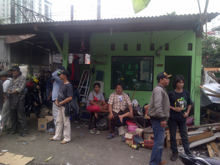 Pos FBR dan Musala di Rawajati Belum Dibongkar