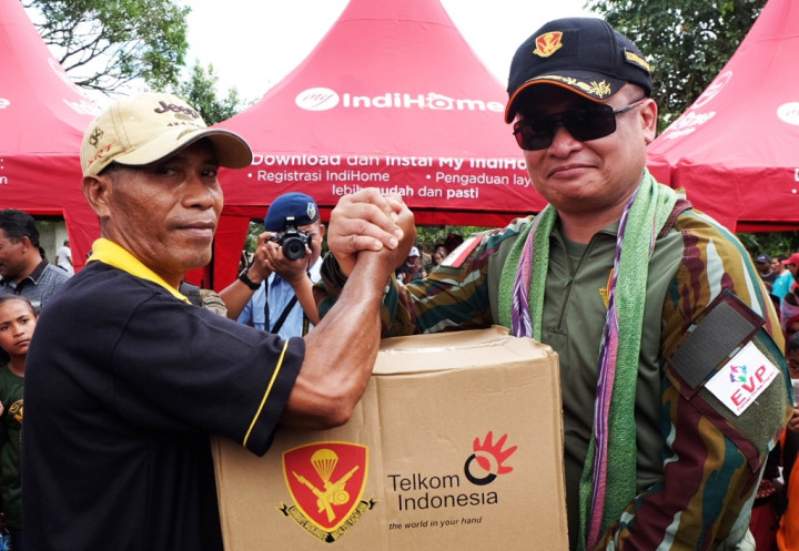 TNI-AU dan Telkom Gelar Bakti Sosial  di Pulau-pulau Terdepan RI
