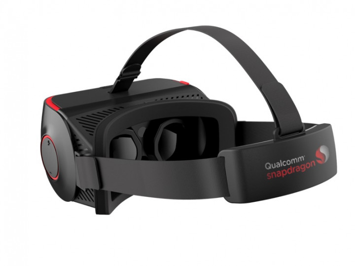 Qualcomm Pamerkan Headset Mandiri VR820
