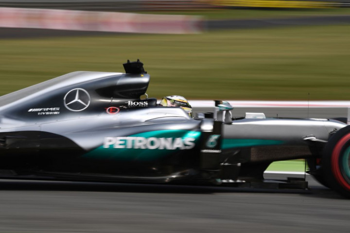 Hamilton Meraih <i>Pole Position</i> GP Italia