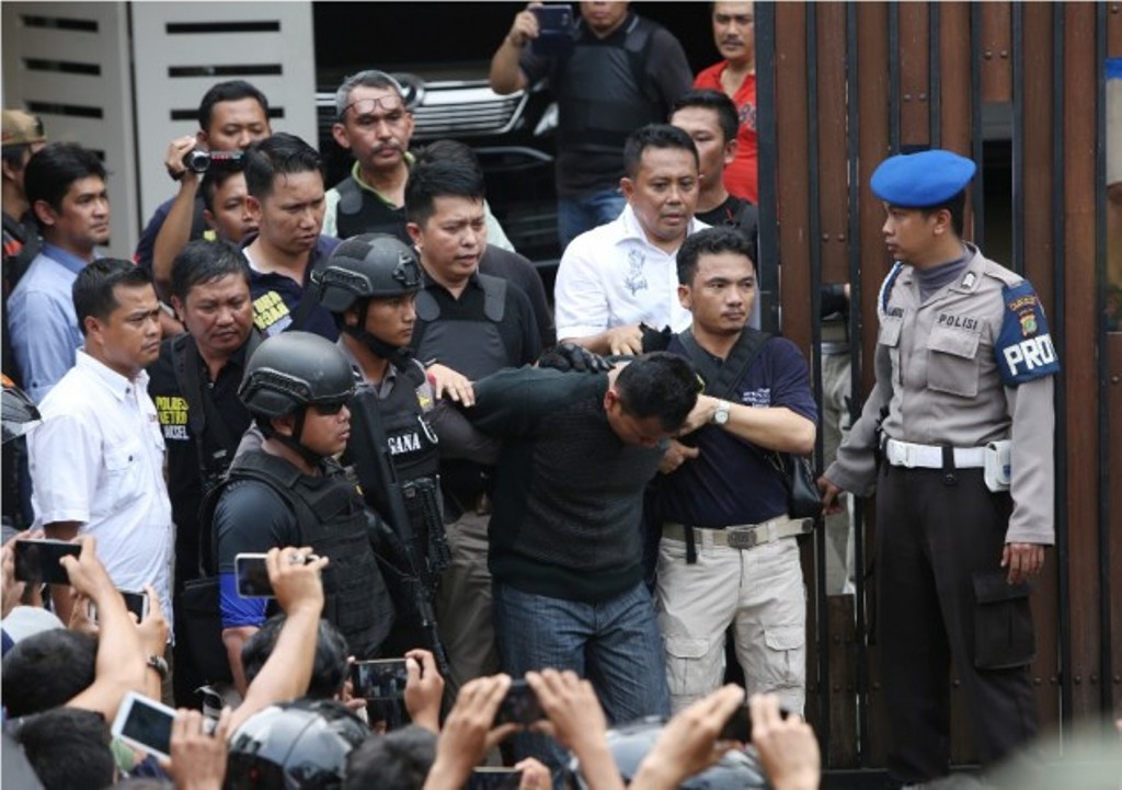 Pelaku perampokan rumah di kawasan Pondok Indah. (FOTO: ANTARA/Reno Esnir)