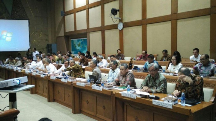 Komisi VII dan KKKS Bahas <i>Lifting</i> Migas 2017