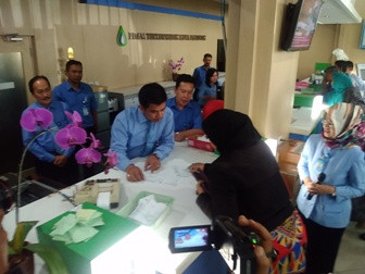 Hari Pelanggan Nasional, Dirut PDAM Tirtawening Layani Pelanggan