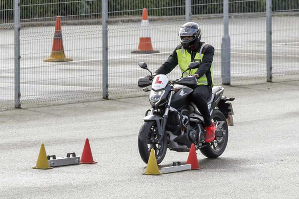 Usain Bolt belajar motor gede dengan honda NC750. WP/INFphoto.com