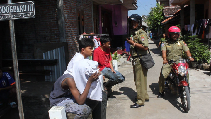 Pelajar Tunggang Langgang Dikejar Satpol PP