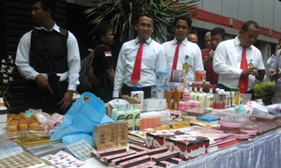 Polisi Bongkar Pabrik Kosmetik Tak Berizin di Penjaringan