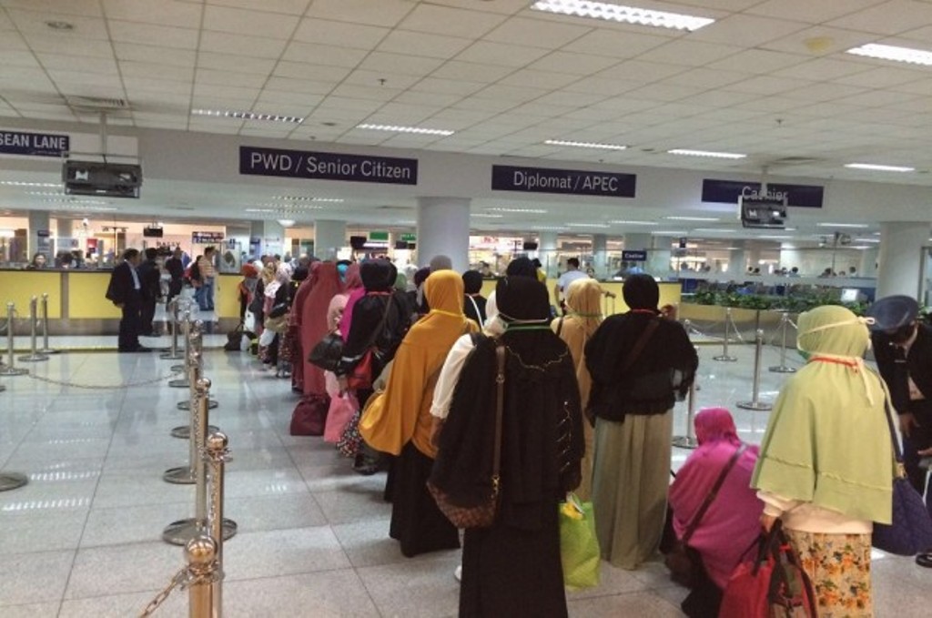 168 WNI calon haji asal Indonesia menjalani proses keimigrasian di Bandara Internasional Ninoy Aquino, Manila, Filipina, 4 September 2016. (Foto: Kemenlu RI)