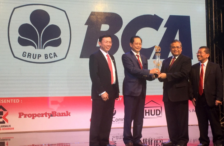 Sukses Pimpin BCA, Jahja Setiaatmadja Raih Penghargaan CEO of The Year