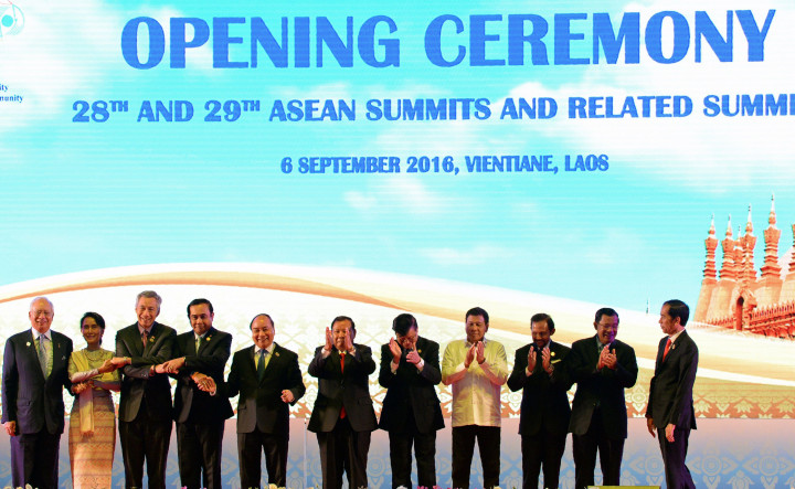 Jokowi Joins Opening Ceremony of ASEAN Summits