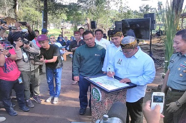 Aher Lepas Primata Maskot PON ke Alam Liar