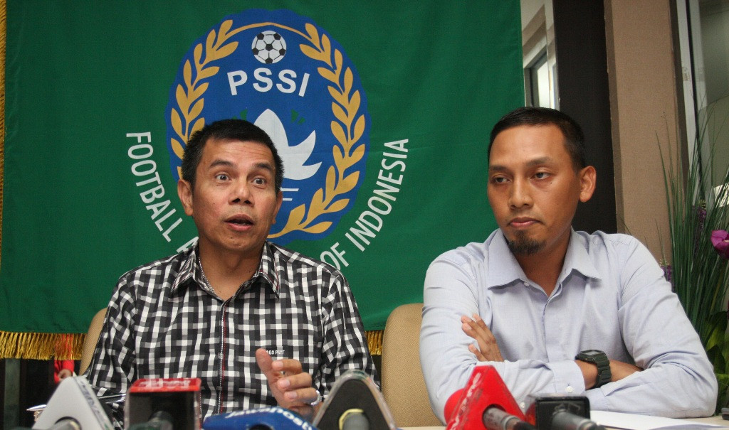 Plt Ketua Umum PSSI Hinca Panjaitan (kiri) dan Sekjen PSSI Azwan Karim (Foto: Antara/Reno Esnir)
