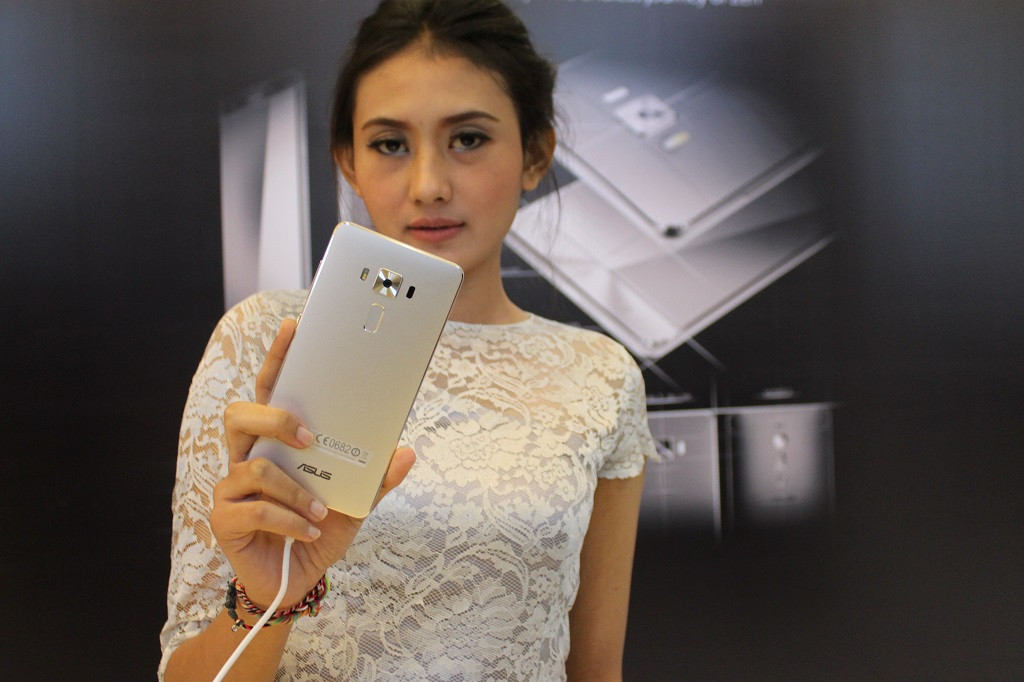 Zenfone 3 Deluxe.