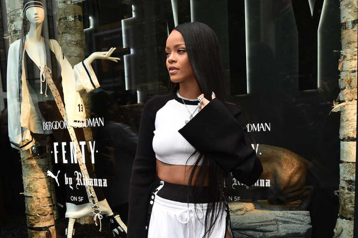 Rihanna Luncurkan Koleksi Busana Terbaru