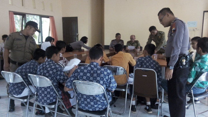 Berduan di Saluran Irigasi, Pelajar SMP di Pekalongan Tertangkap Razia