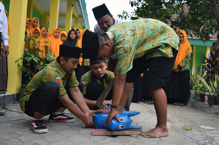 Warga Jakarta Diajak Belajar Memotong Hewan Kurban