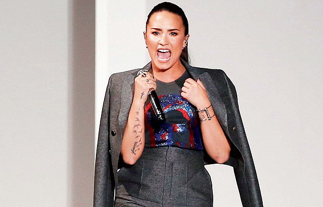 Demi Lovato Bangga Gantikan Selena Gomez di Konser Amal