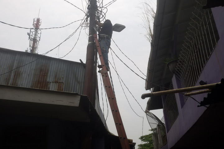 PLN Memutus Aliran Listrik di Bukit Duri