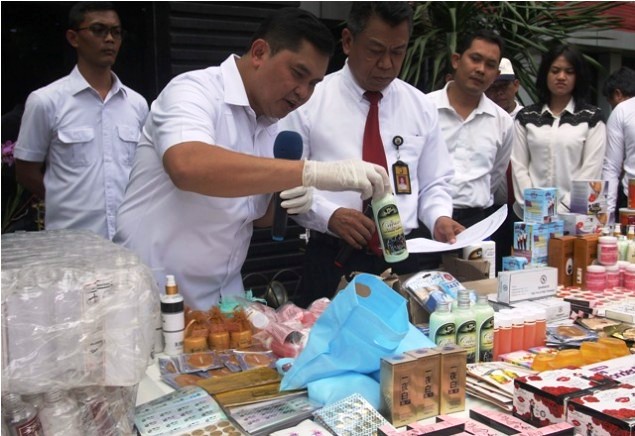 Barang bukti obat palsu. (ANT/Reno Esnir)