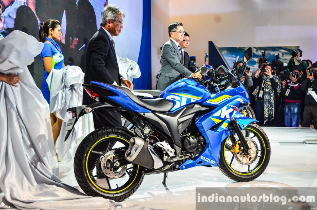 Prosesi peluncuran Gixxer SF FI. Indianautosblog