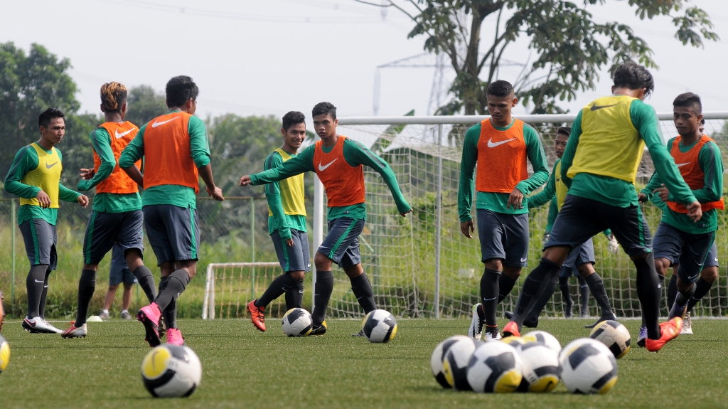 Timnas U-19 melakoni sesi latihan di sawangan Depok (Foto: ANTARA FOTO/Indrianto Eko Suwarso)