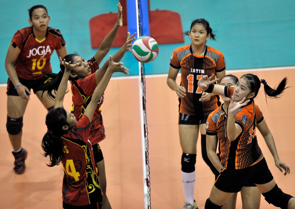 Tim bola voli Jatim putri. (Kanan). (Foto: Ant/ Nyoman Budhiana)