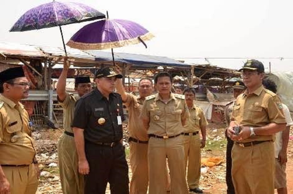 Bupati Zaki saat meninjau salah satu proyek di wilayah Kabupaten Tangerang, MTVN - Batur Parisi